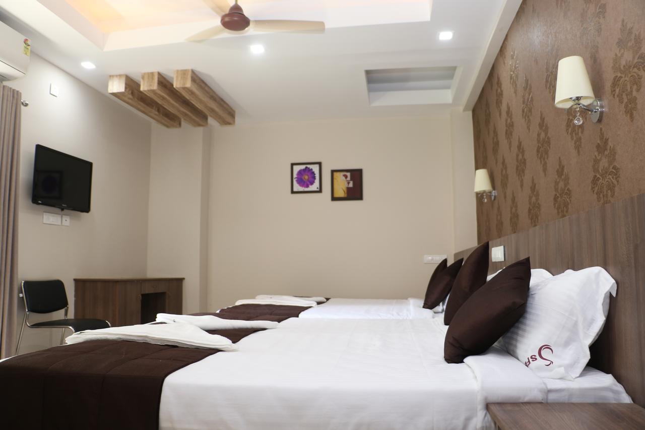 Spring Field Billets Hotel Kochi Exterior photo