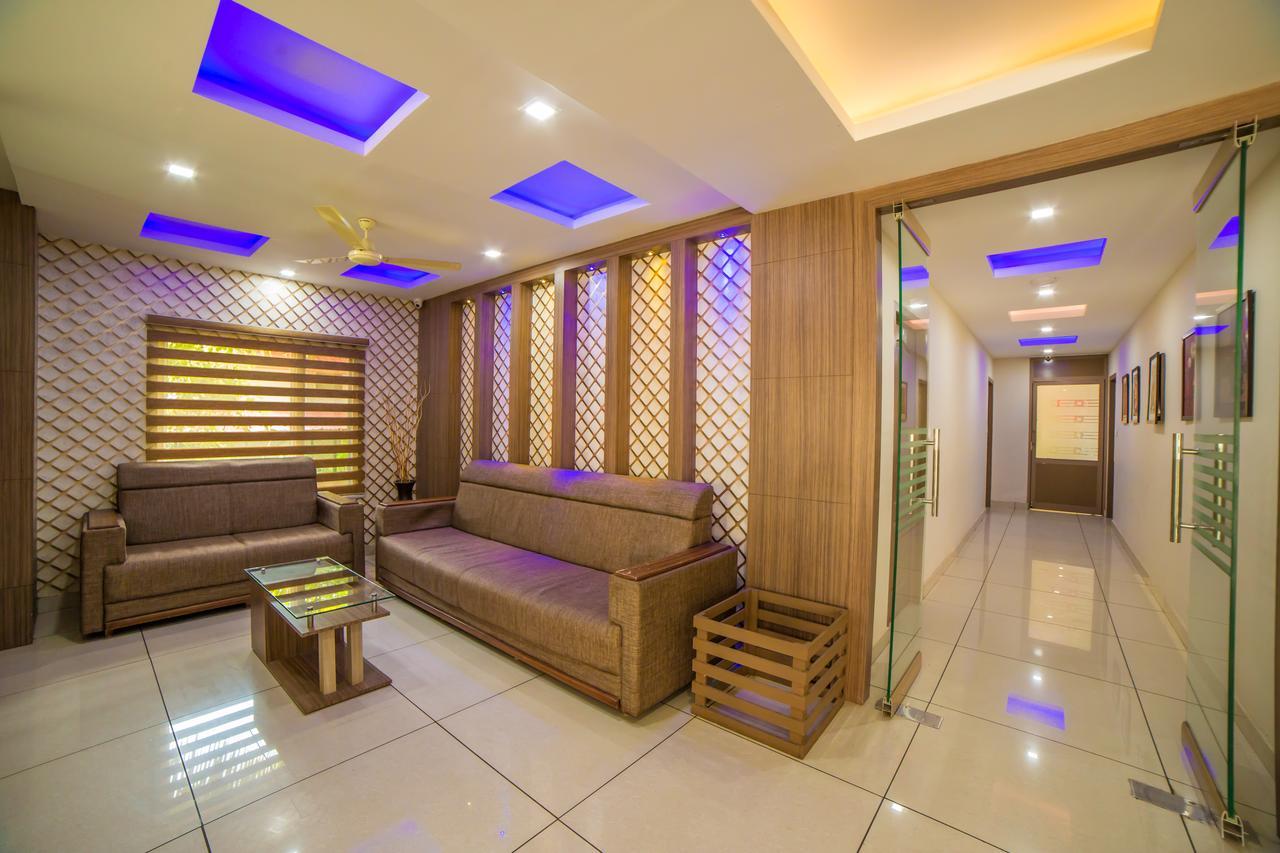 Spring Field Billets Hotel Kochi Exterior photo